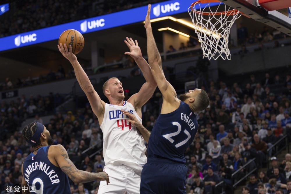 并且在篮板 并且在篮板