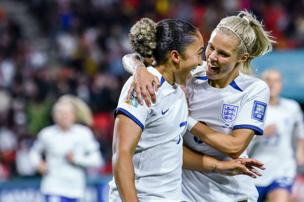 及爱德华兹 及爱德华兹